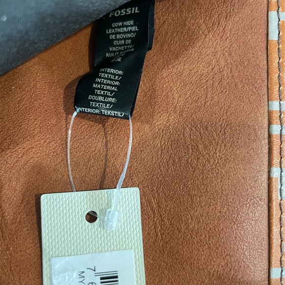 Fossil Mykel Passport Case - Picture 4 of 7